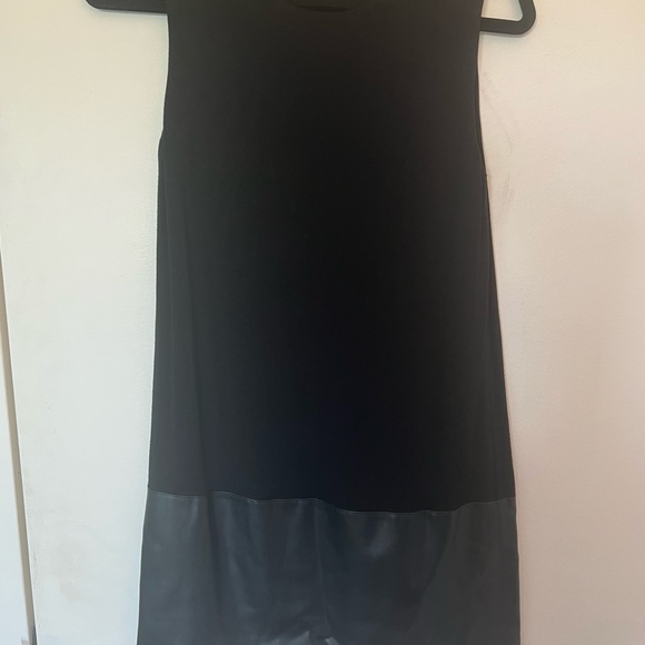 Bailey 44 stretch, soft dress with faux leather trim - Picture 2 of 2